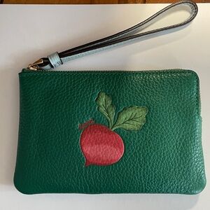 Brand New COACH Green Corner Zip Wristlet With Radish 🥕🥕🥕🥗